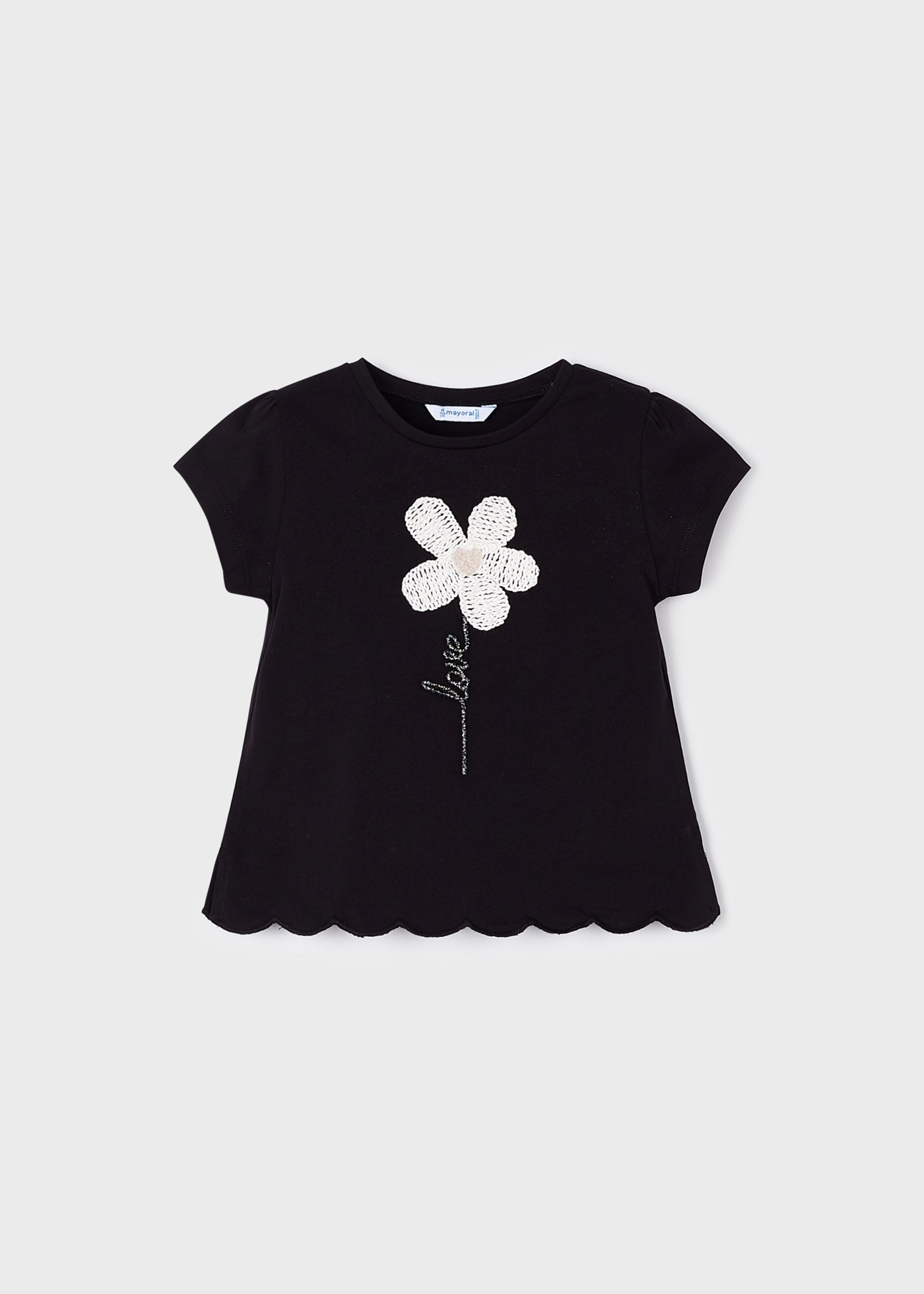 Camiseta feminina de algodão de manga curta com estampa bordada.