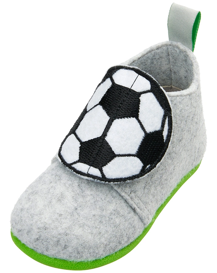 Filz-Hausschuhe FUßBALL in hellgrau