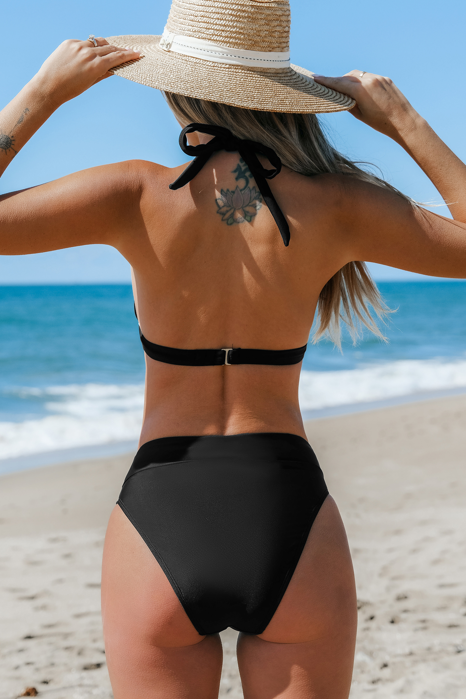Bikini avec col licou et bas taille haute noir rétro