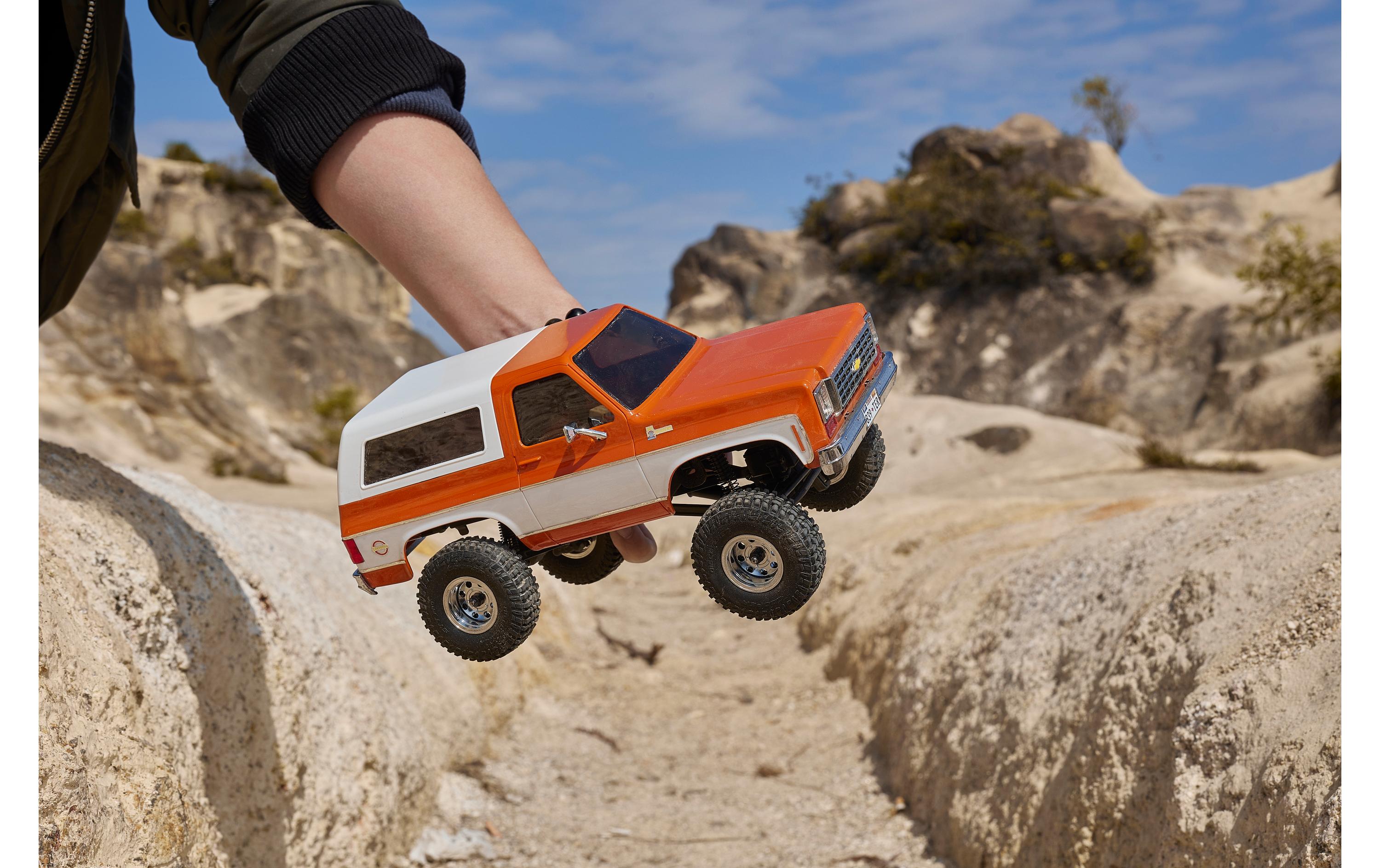 Scale Crawler Chervolet K5 Blazer, Orange, RTR, 1:24<br>FCX24 Mini Rock Crawler mit detaillierter Chevy Blazer Karosserie und 2-Gang Getriebe
