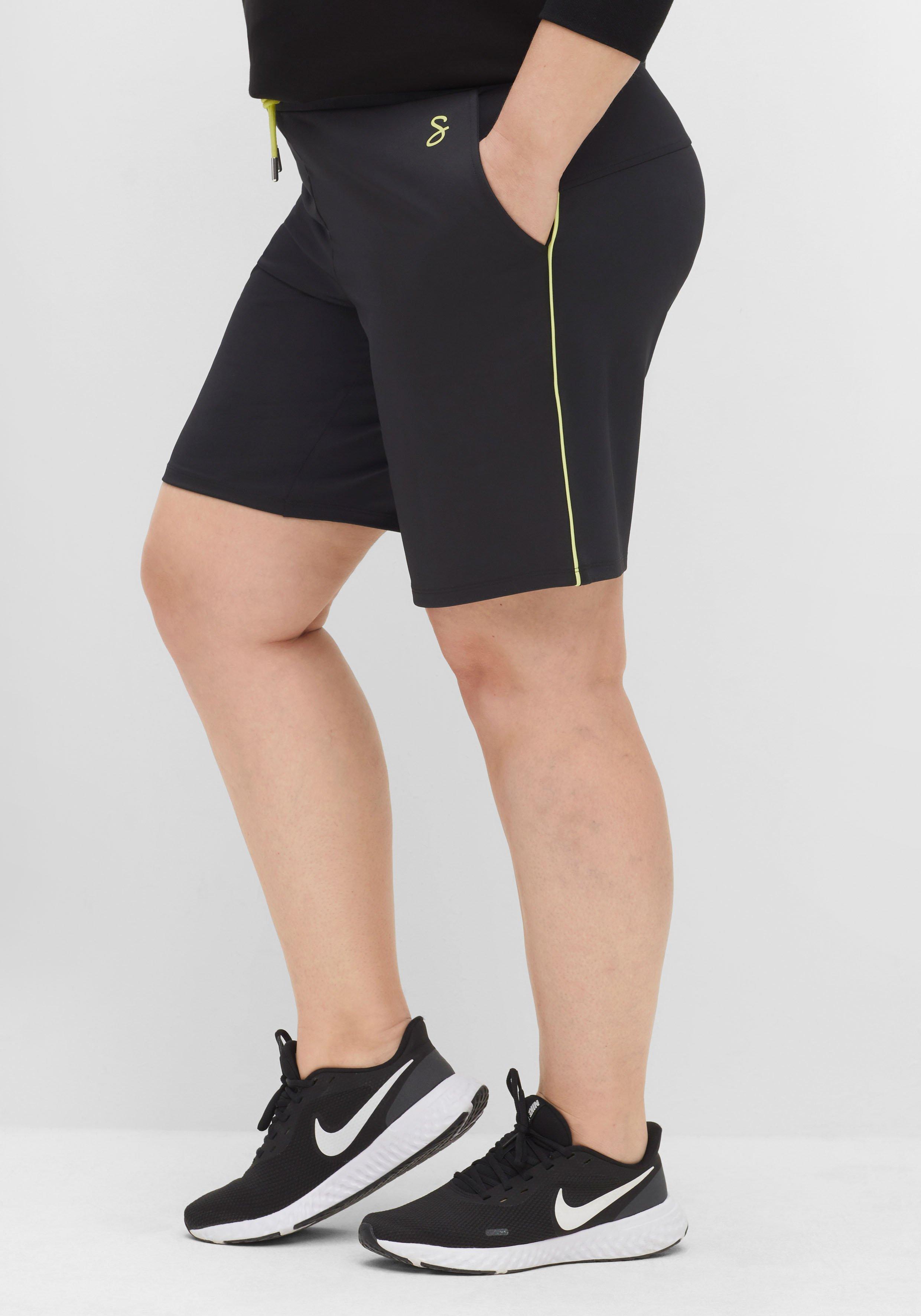 Bermudas aus Funktionsmaterial, mit Kontrastdetails