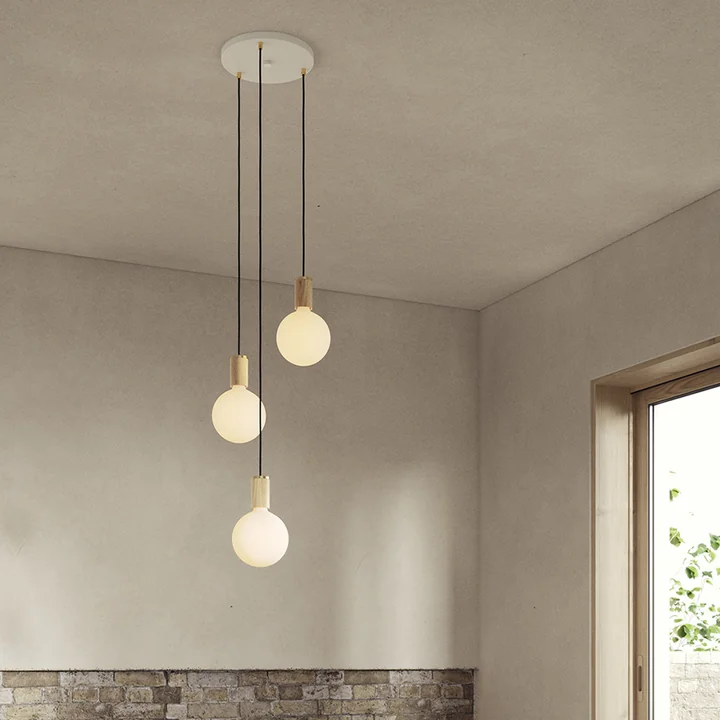 Tala - Eiche Triple Pendelleuchte Set, inklusive 3 x Voronoi II LED-Leuchtmittel E27, weiss / Messing