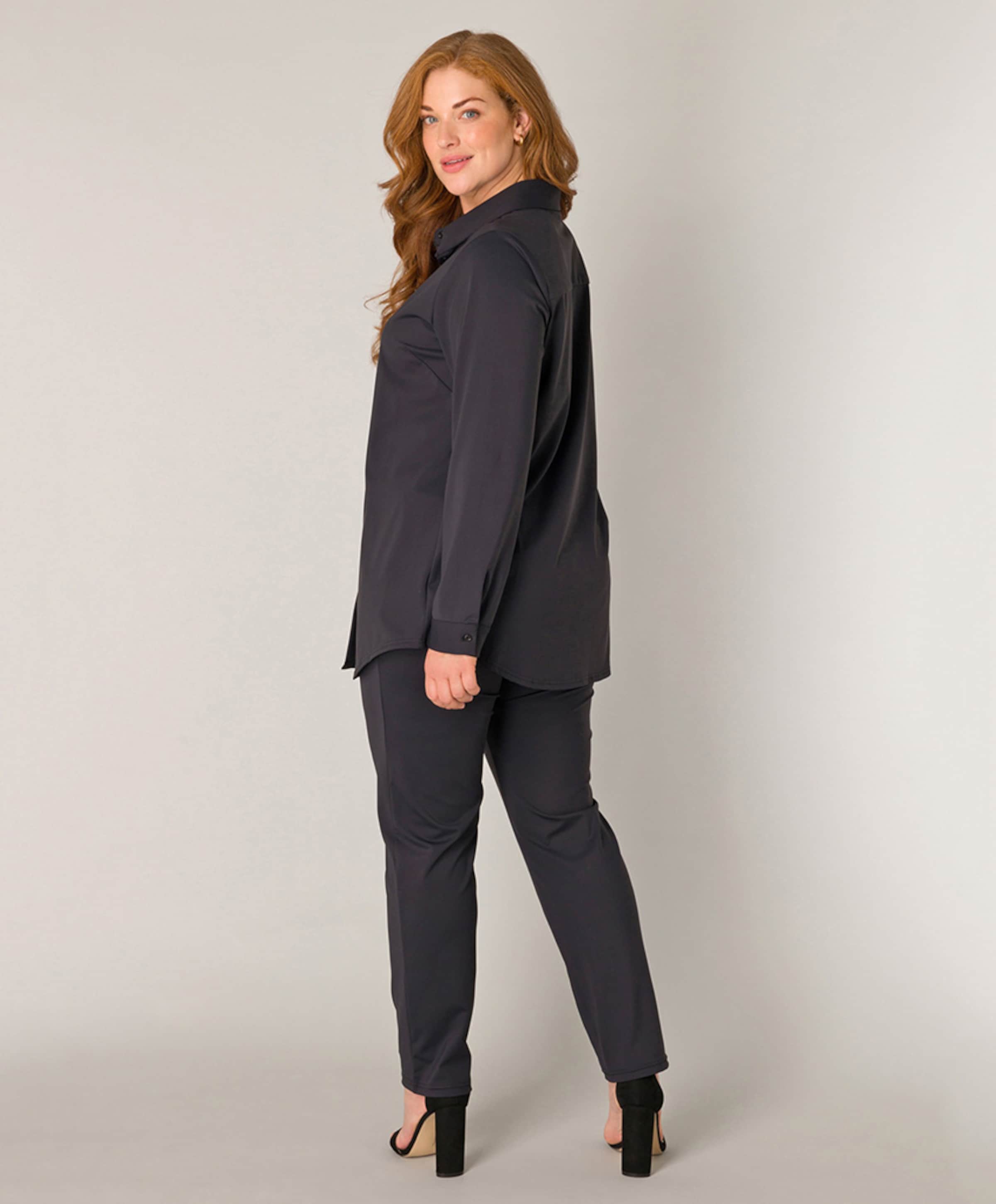 Base Level Curvy Dames blouse zwart