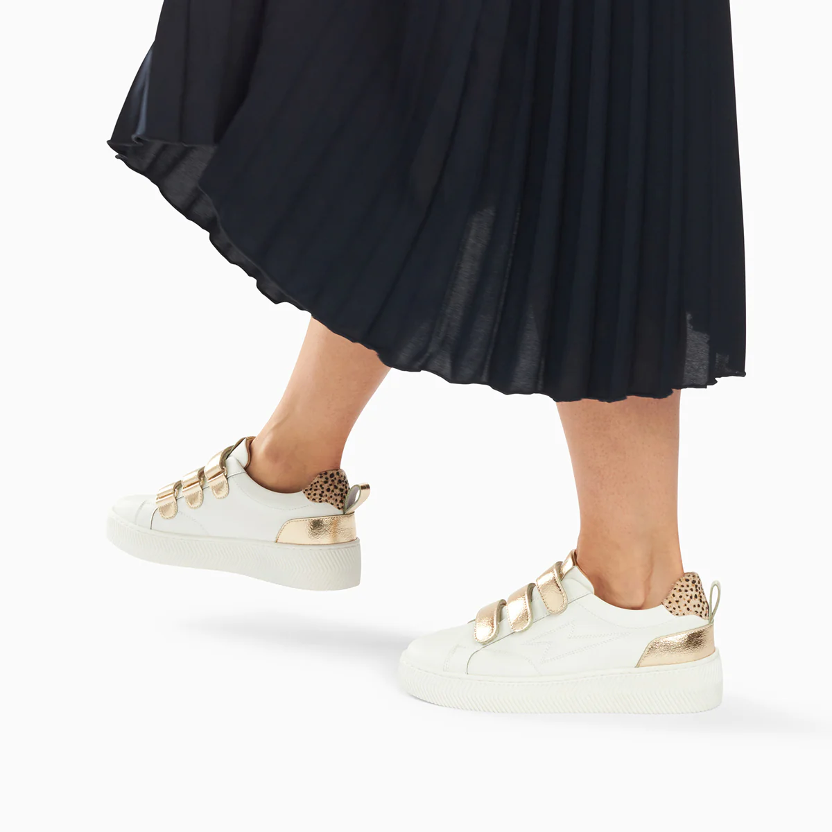 Sneakers-Baskets éclair Oxanna blanches à scratchs or