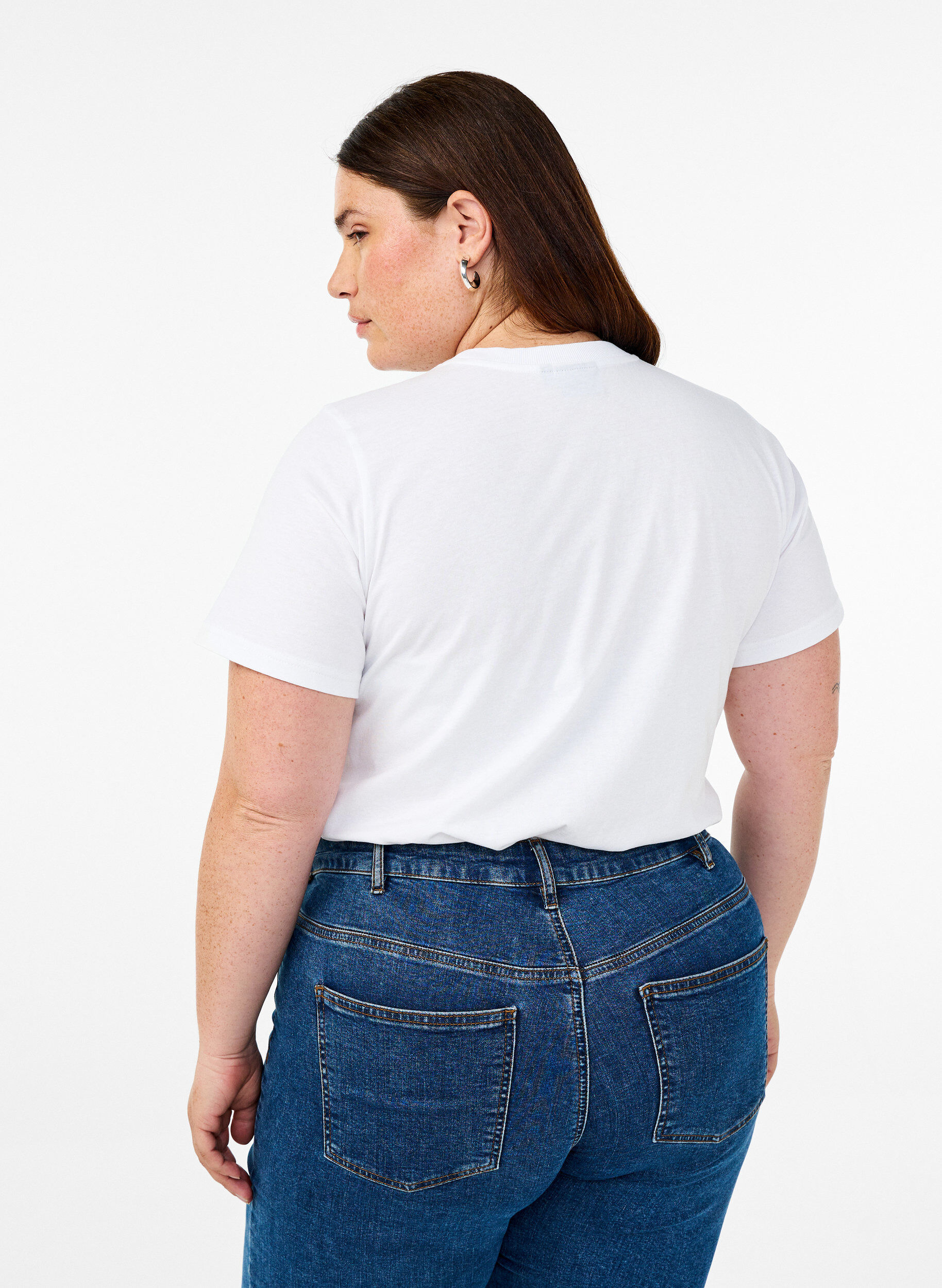 Bomulds t-shirt med broderidetalje