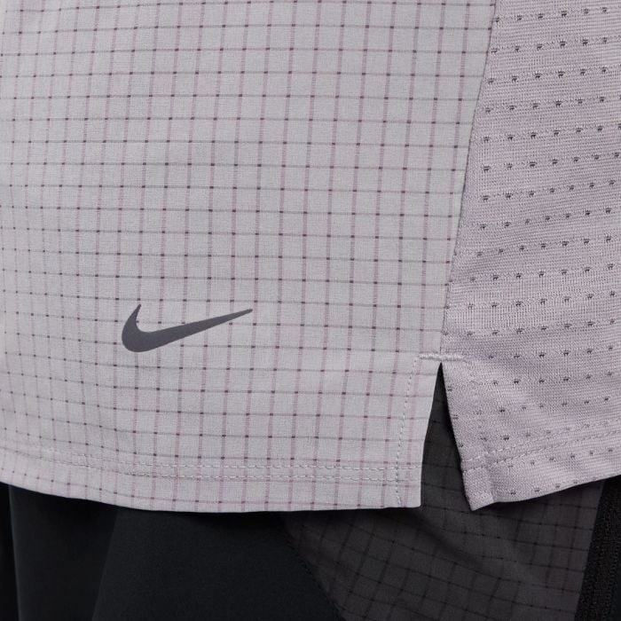 Nike Herre T-shirts Dri-FIT Solar Chase Short Sleeve Tee Grå