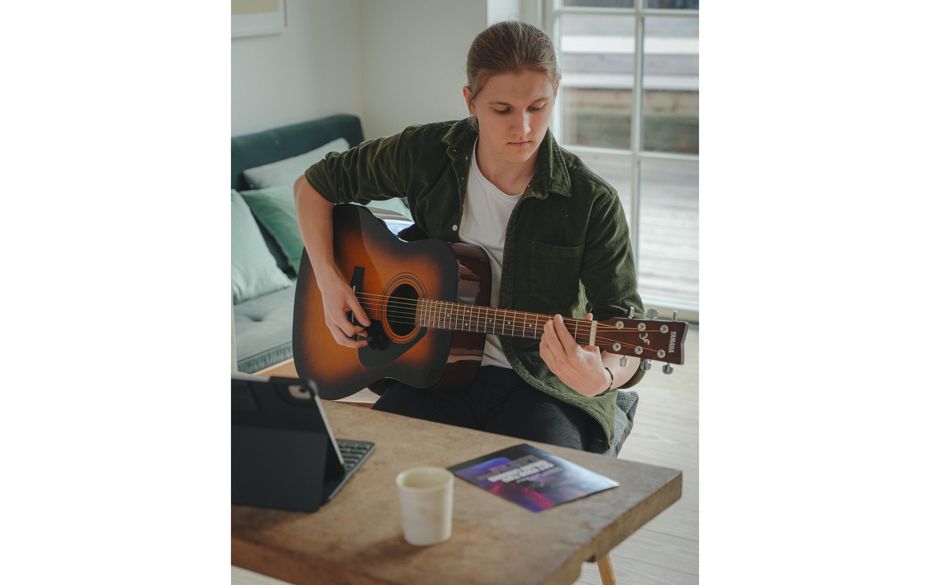 Westerngitarre F310P – Tobacco Brown Sunburst<br>Akustikgitarrenset