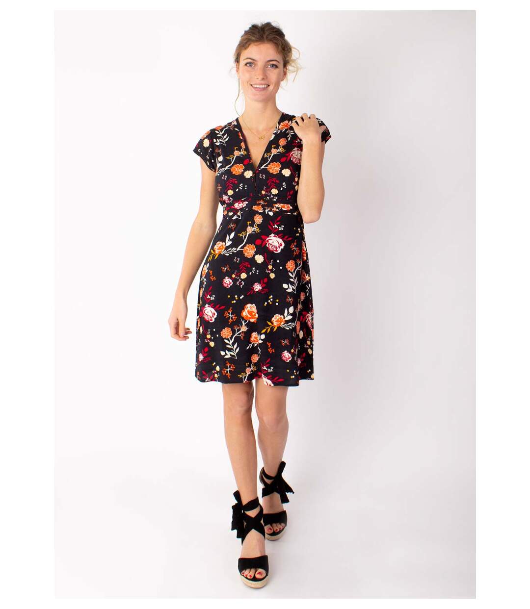 Robe courte cintrée TANIA imprimé fleuri noir Coton Du Monde