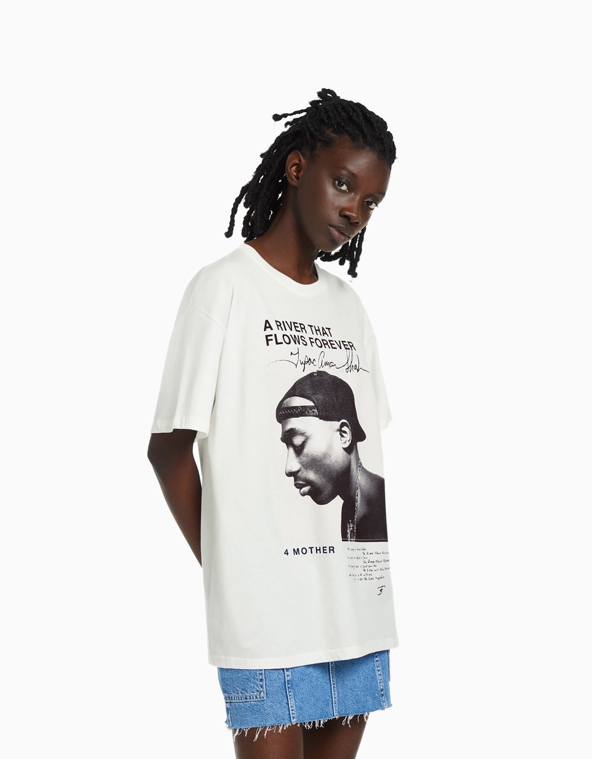 Camiseta de manga curta com estampa do Tupac