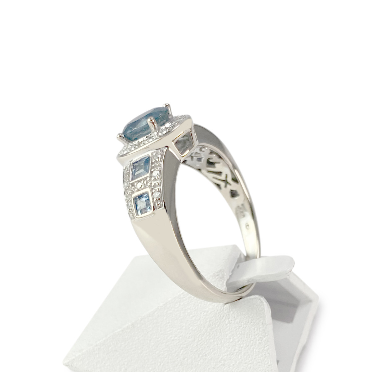 Bague d'occasion or 750 blanc saphirs et diamants