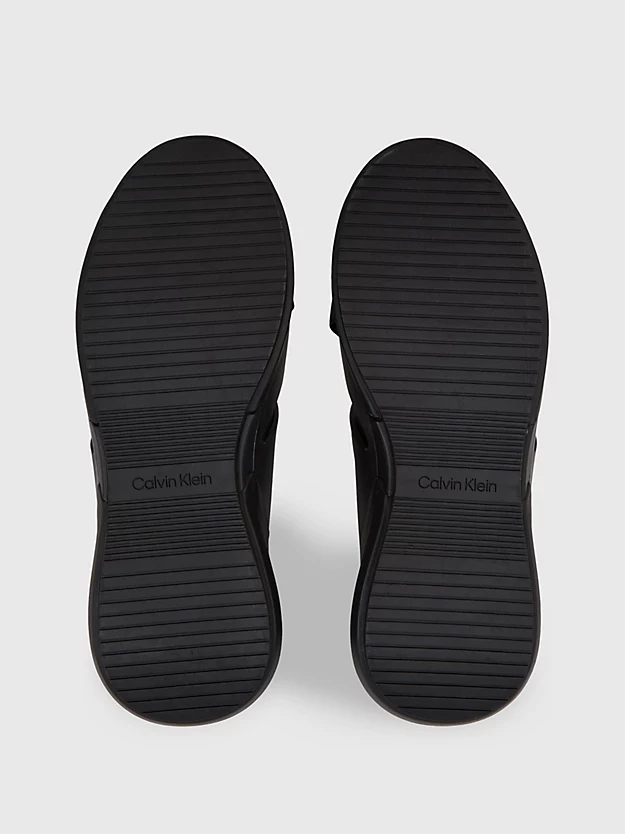Tênis de neoprene