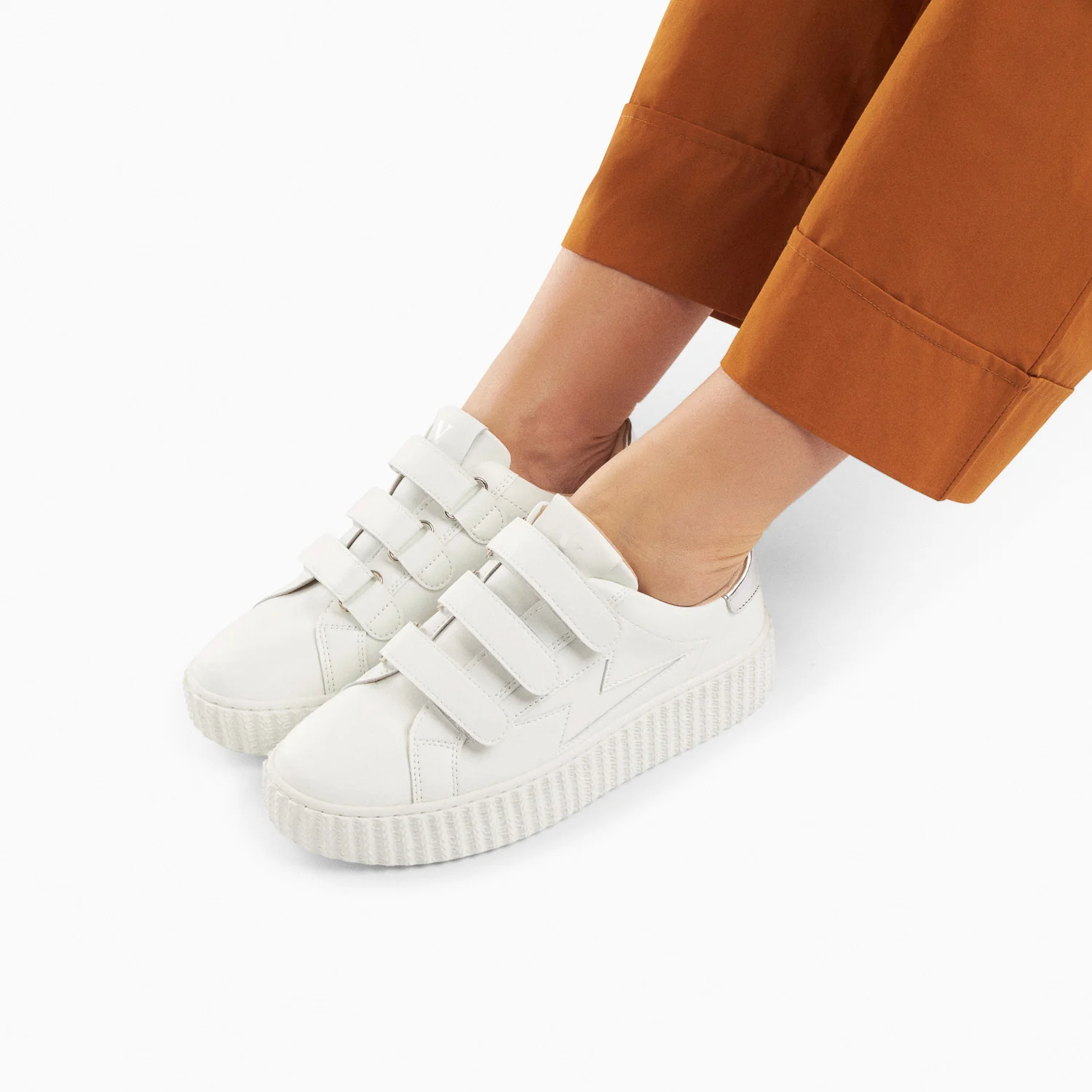 Sneakers-Baskets éclair Maria blanc et argent à scratchs