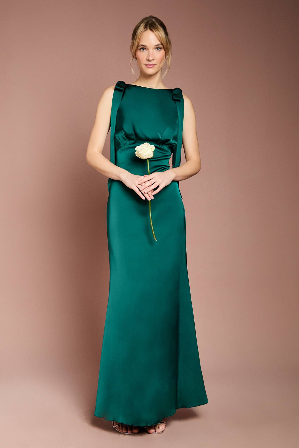 Coast Robe de Demoiselle d'Honneur Maxi en Satin Coast Honoured Sans Manches Col Haut Épaules Nouées