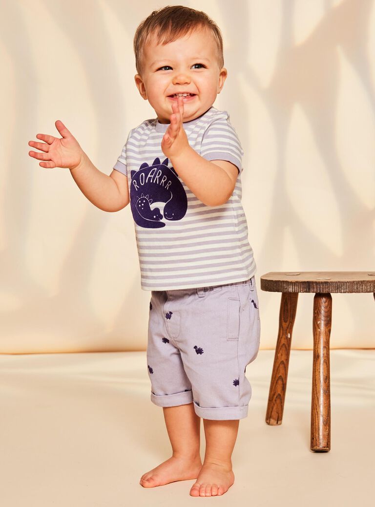 Bermuda lilas en twill à motif brodé dinosaures
