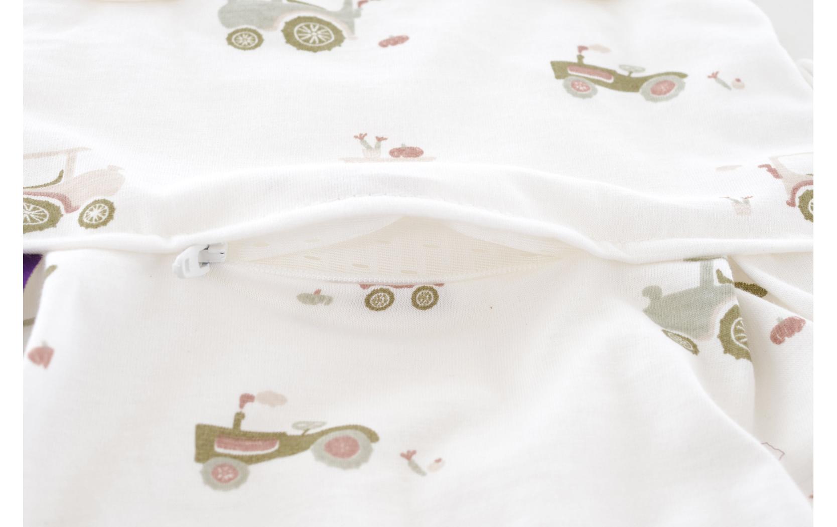 Baby-Ganzjahresschlafsack Little Farm grün Grösse 68/74Hochwertiger Babyschlafsack mit kleinen grünen Traktoren