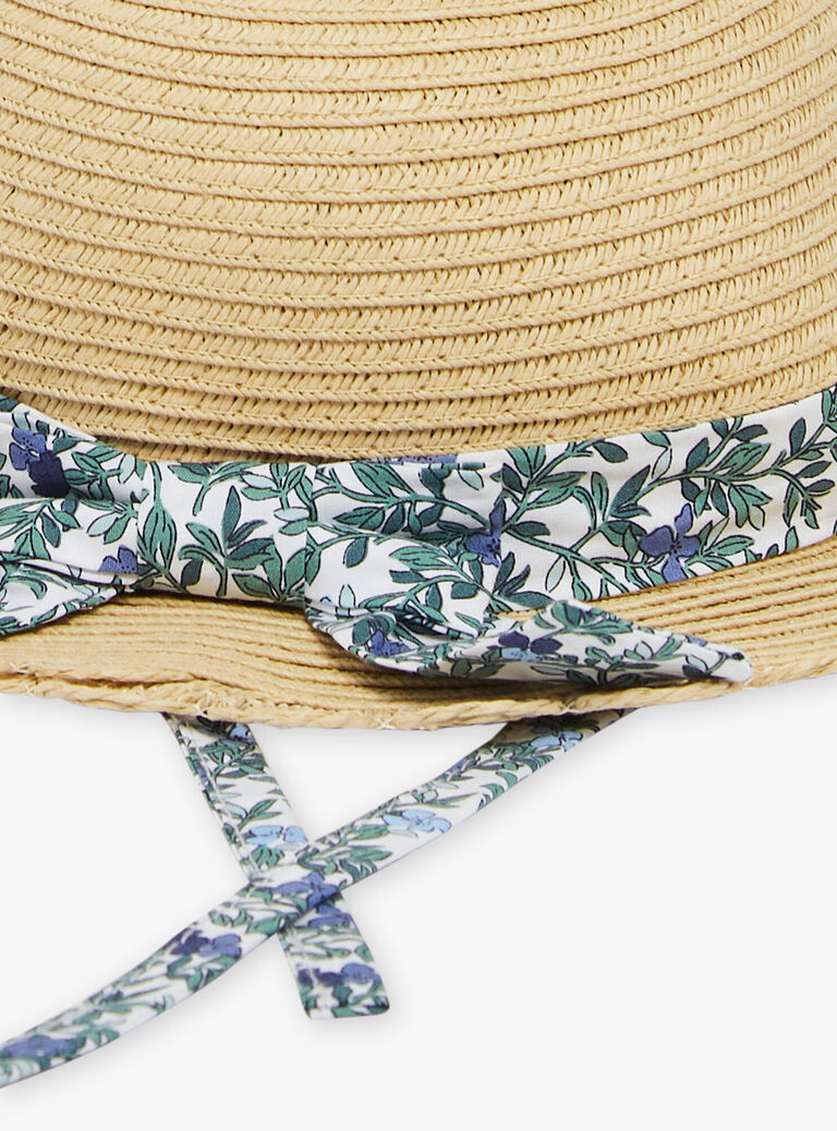 Chapeau de paille à volants avec bande à fleurs