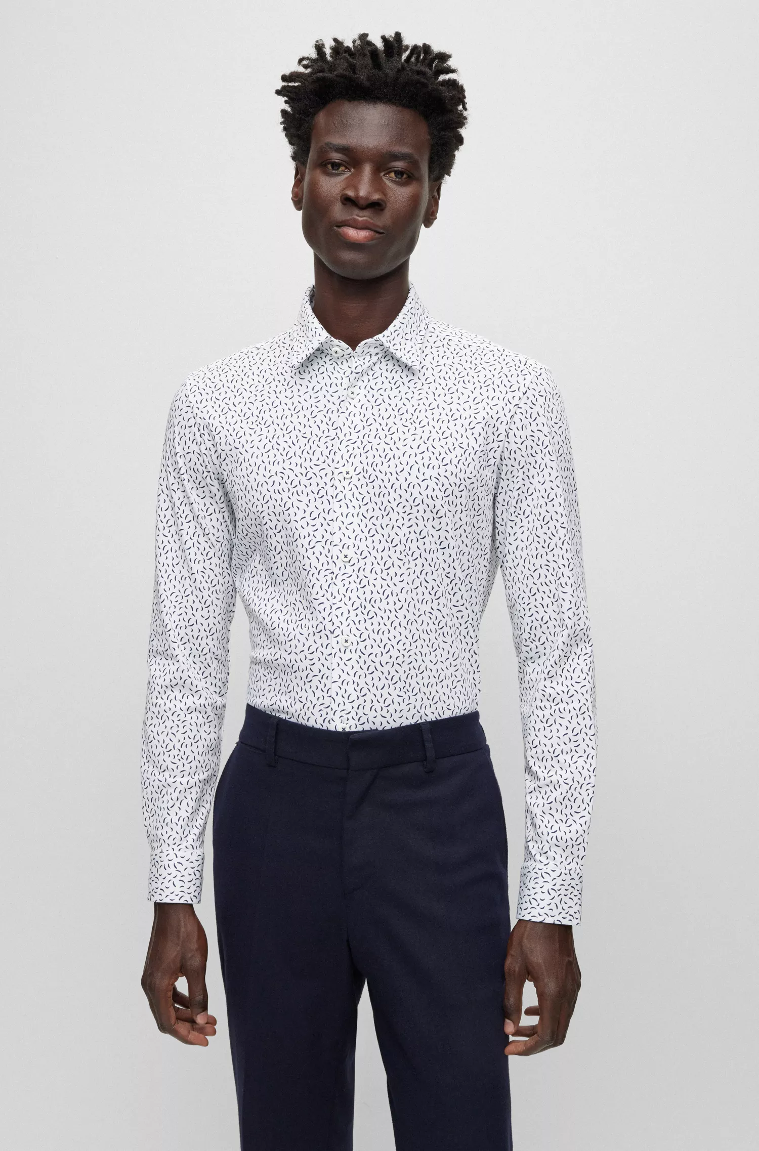 Camisa BOSS preta de corte slim em mistura de algodão estampada