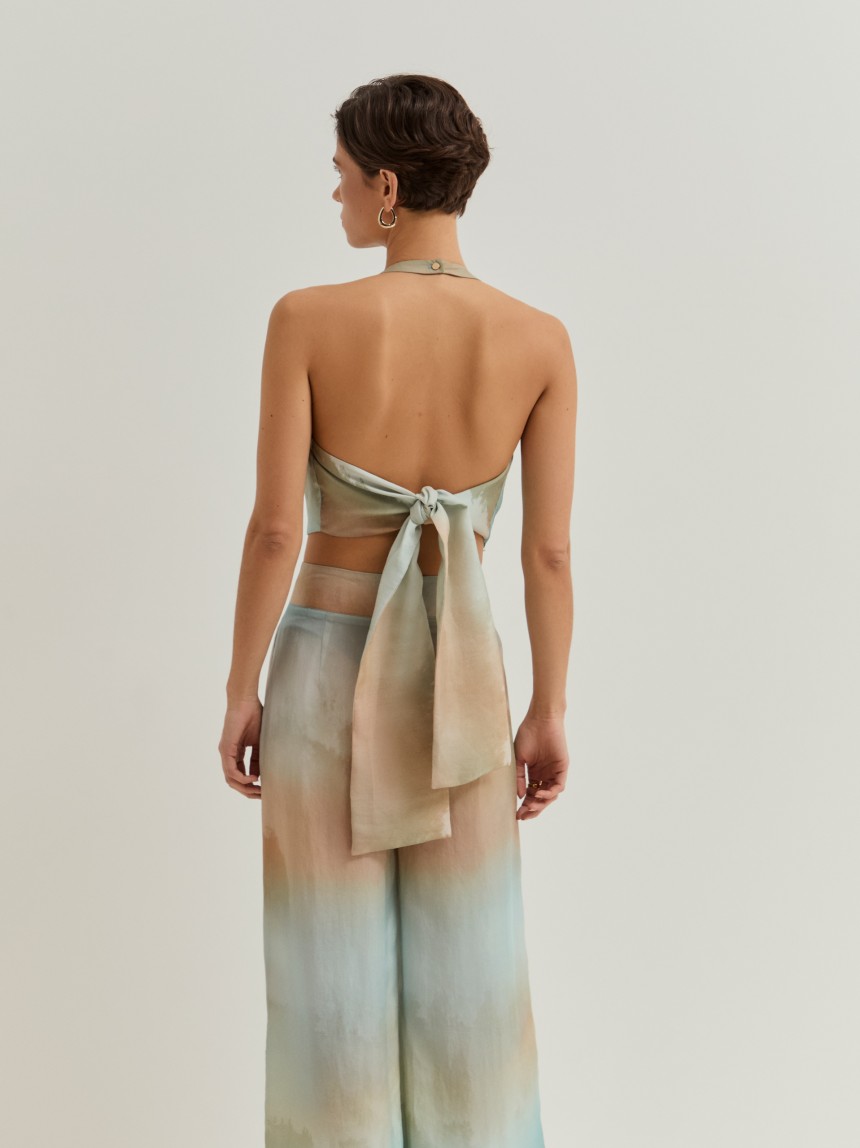 Top halter em liocel com laçada