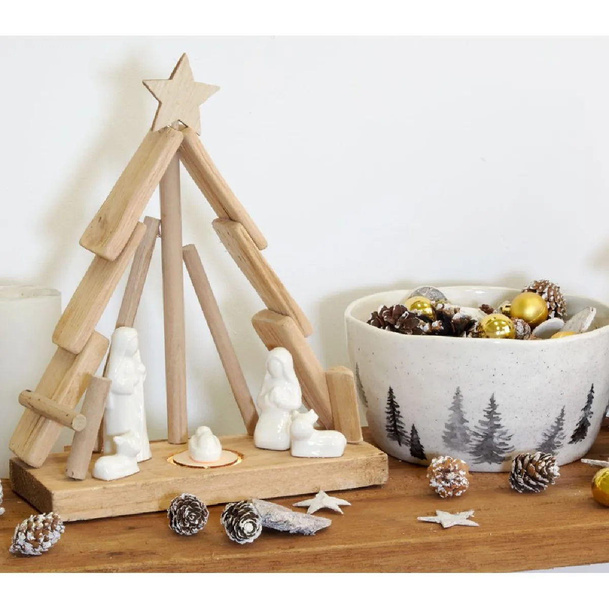 Aubry Gaspard Crèche en Bois et Céramique Sapin
