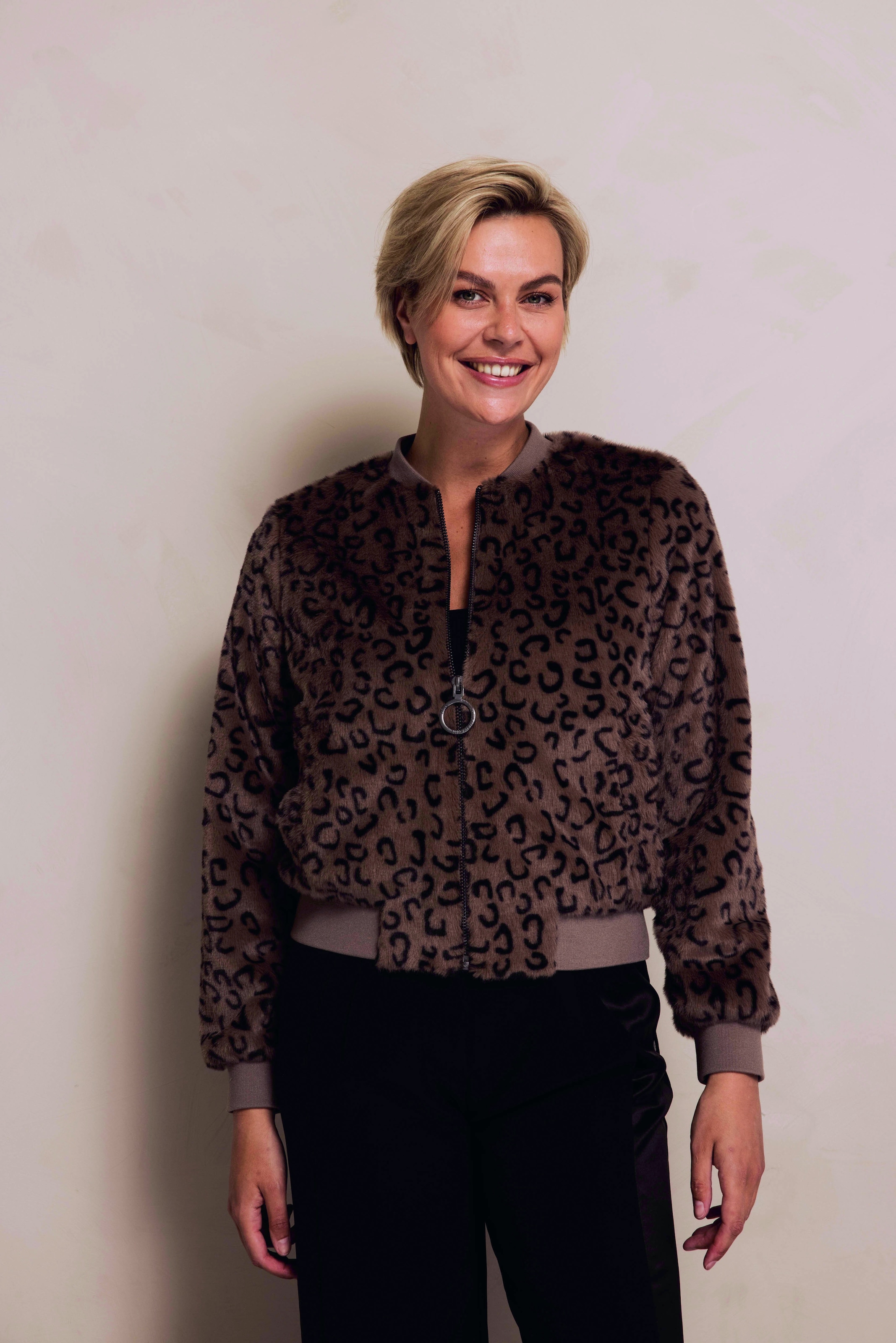 Zhrill Blouson »ZHGIULIA« mit Leoparden-Muster, kurzer moderner Schnitt