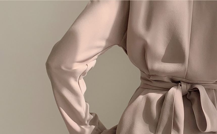 Sienne - Effen peplumblouse met V-hals