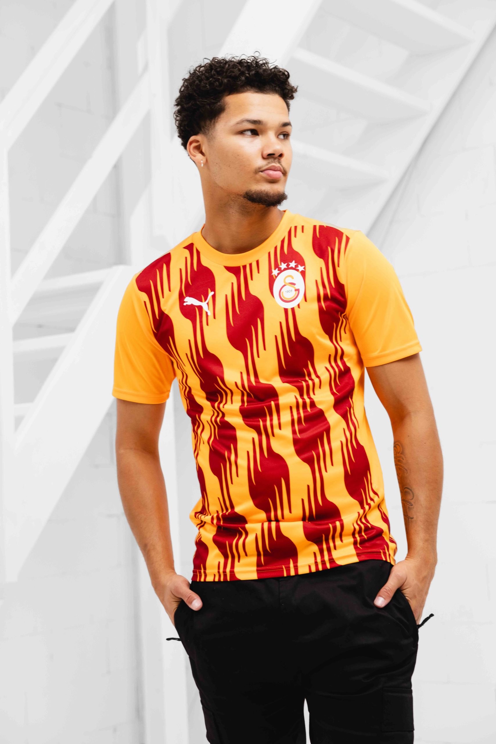 Galatasaray Pre-Match Shirt Senior 2024/2025