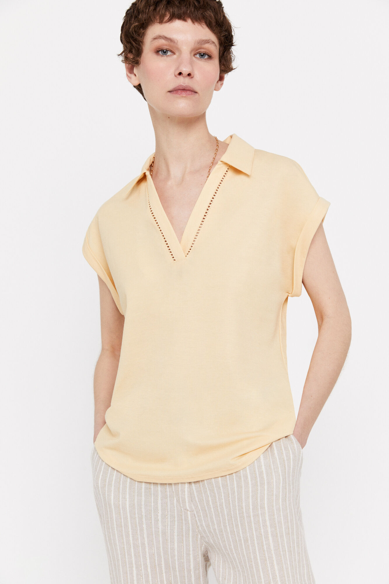 Camisa polo com bainha aberta - Amarela