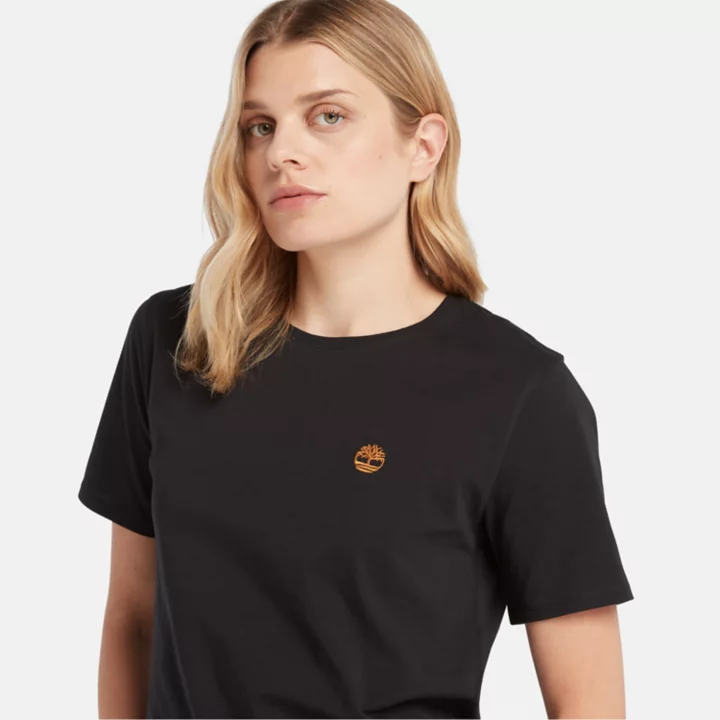 Camiseta feminina preta com estampa do Rio Exeter.