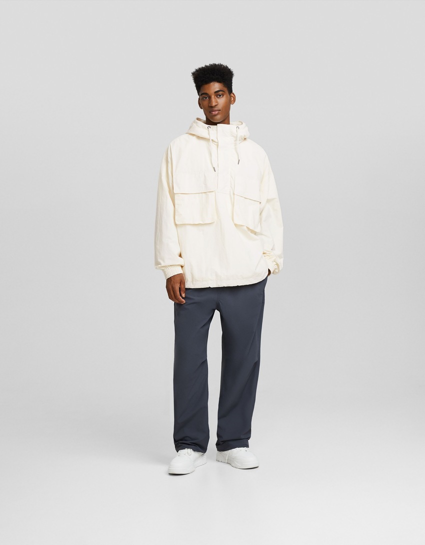 Jaqueta com capuz oversized em nylon misto