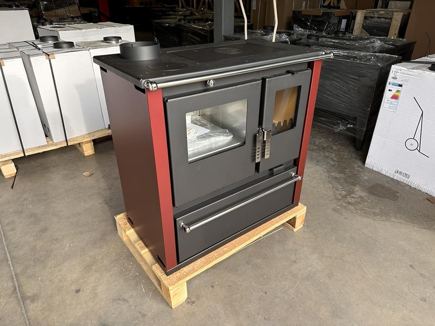 Holzofen Kochherd Verso Cs Plus Inox Links mit 7.7 kW Leistung, Großem Backfach und Robustem Edelstahldesign [Seitenpaneele in Bordeaux]