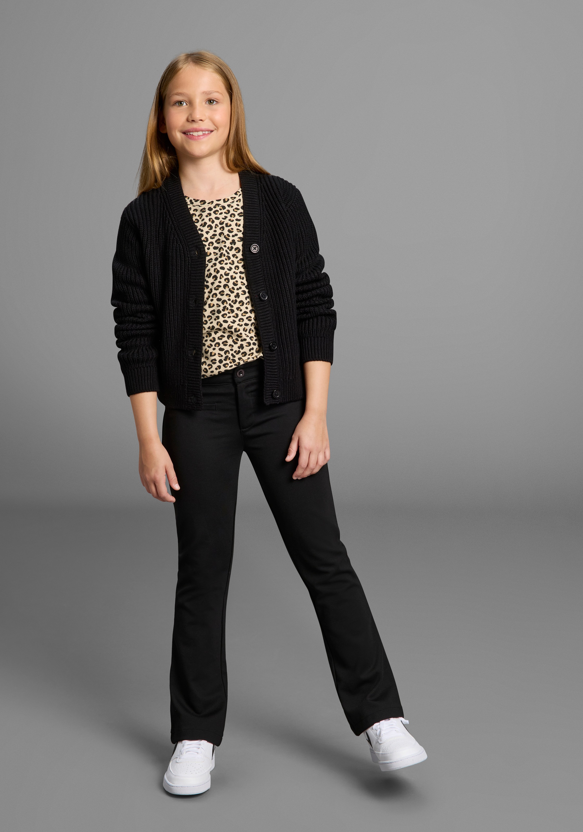 KIDSWORLD Strickjacke »Strickjacke Basic-Style«, Strickjacke, toll zu allem zu kombinieren