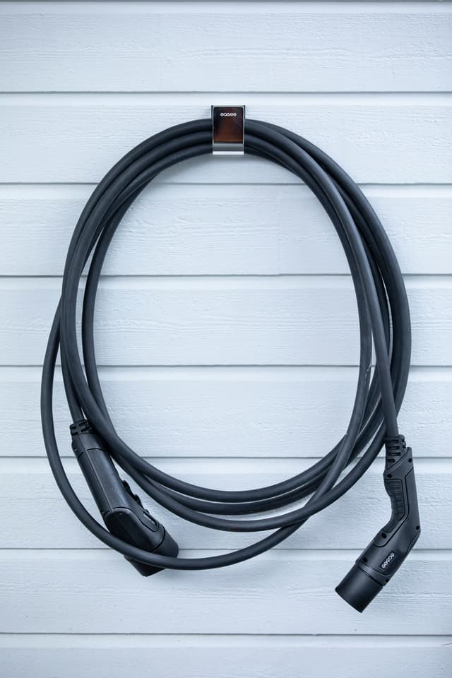 Easee U-hook kabelholder til biloplader 90101 (sort)
