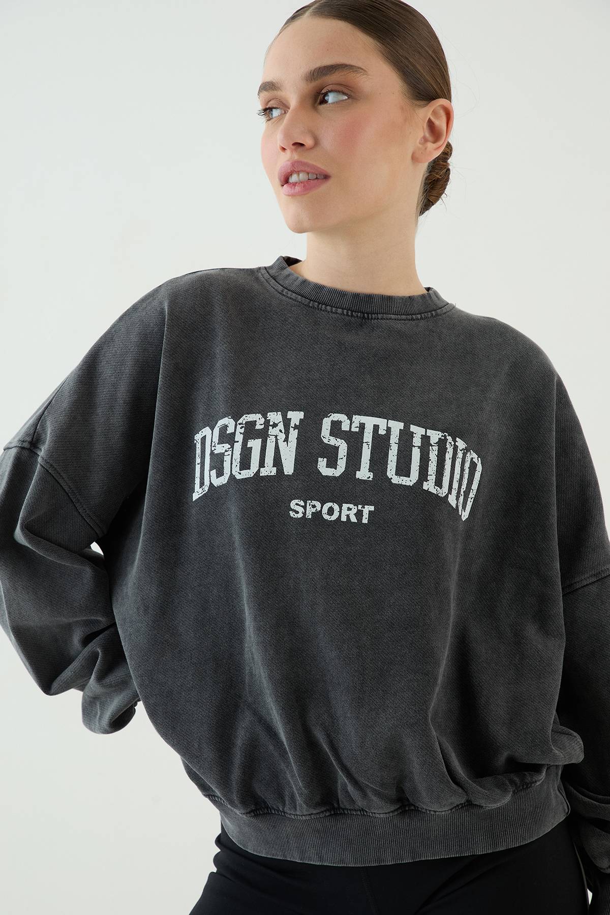 Sweat-shirt Col Rond DSGN Studio À Manches Ballon Et Imprimé Universitaire