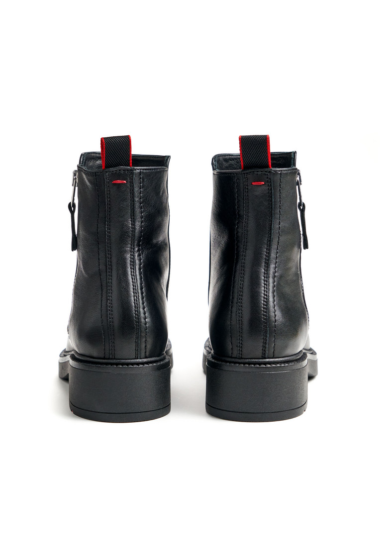 STIEFELETTE Schwarz
