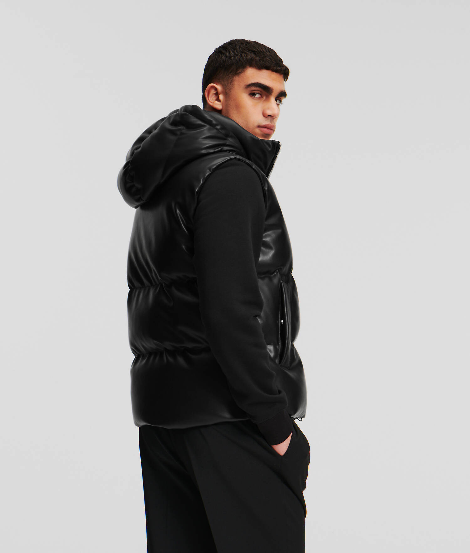 DOUDOUNE SANS MANCHES EN SIMILI-CUIR