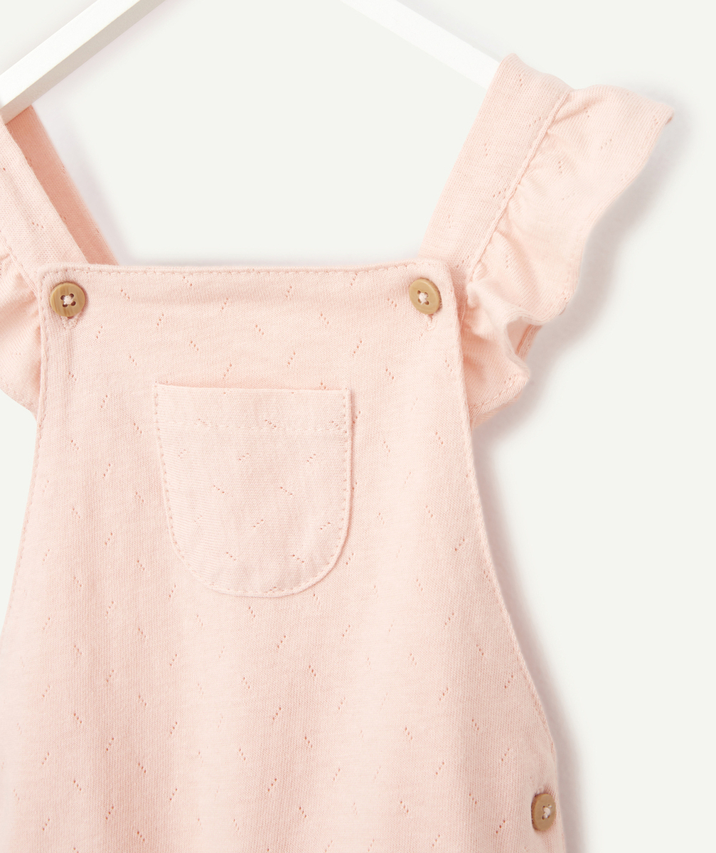 LA SALOPETTE SHORT ROSE EN MAILLE AJOURÉE AVEC VOLANTS