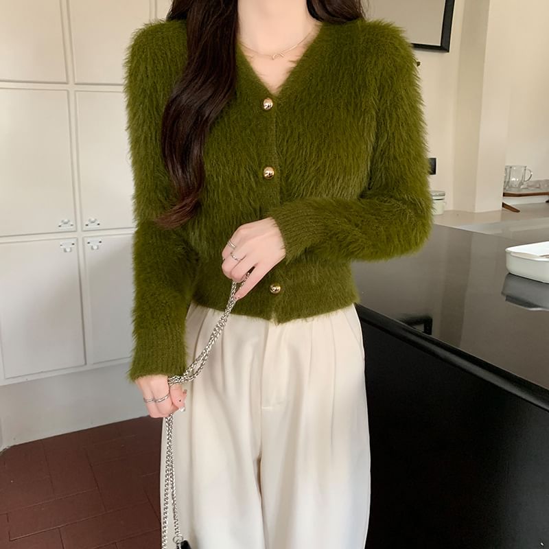 Odestra - V-hals, pluizige cardigan met knoopjes