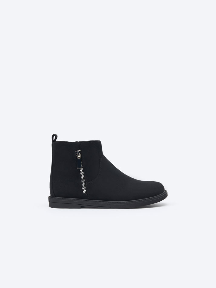 Bota de cano curto com zíper - Preta