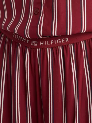 Calças de pijama com listras e logotipo em tom sobre tom