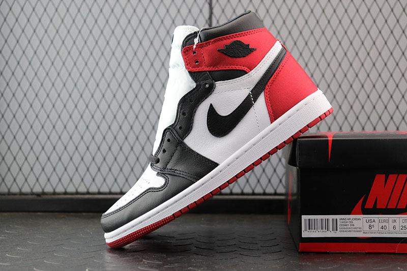 Jordan 1 Retro Black Toe（2016）