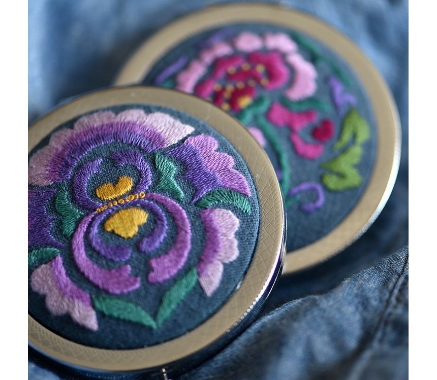 Embroidery Kingdom - DIY borduurpakket met draagbare bloemenspiegel (verschillende ontwerpen)