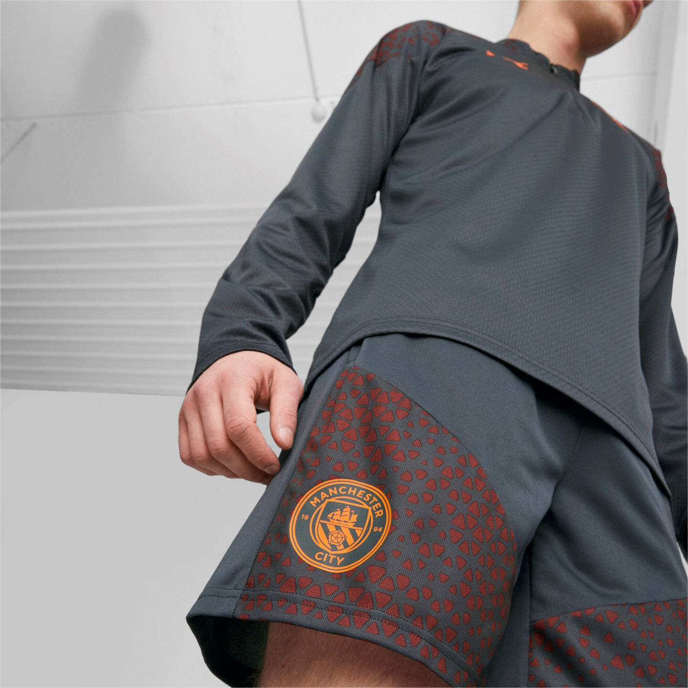 PUMA Manchester City Trainingsbroekje 2023-2024 Donkergrijs Rood Oranje