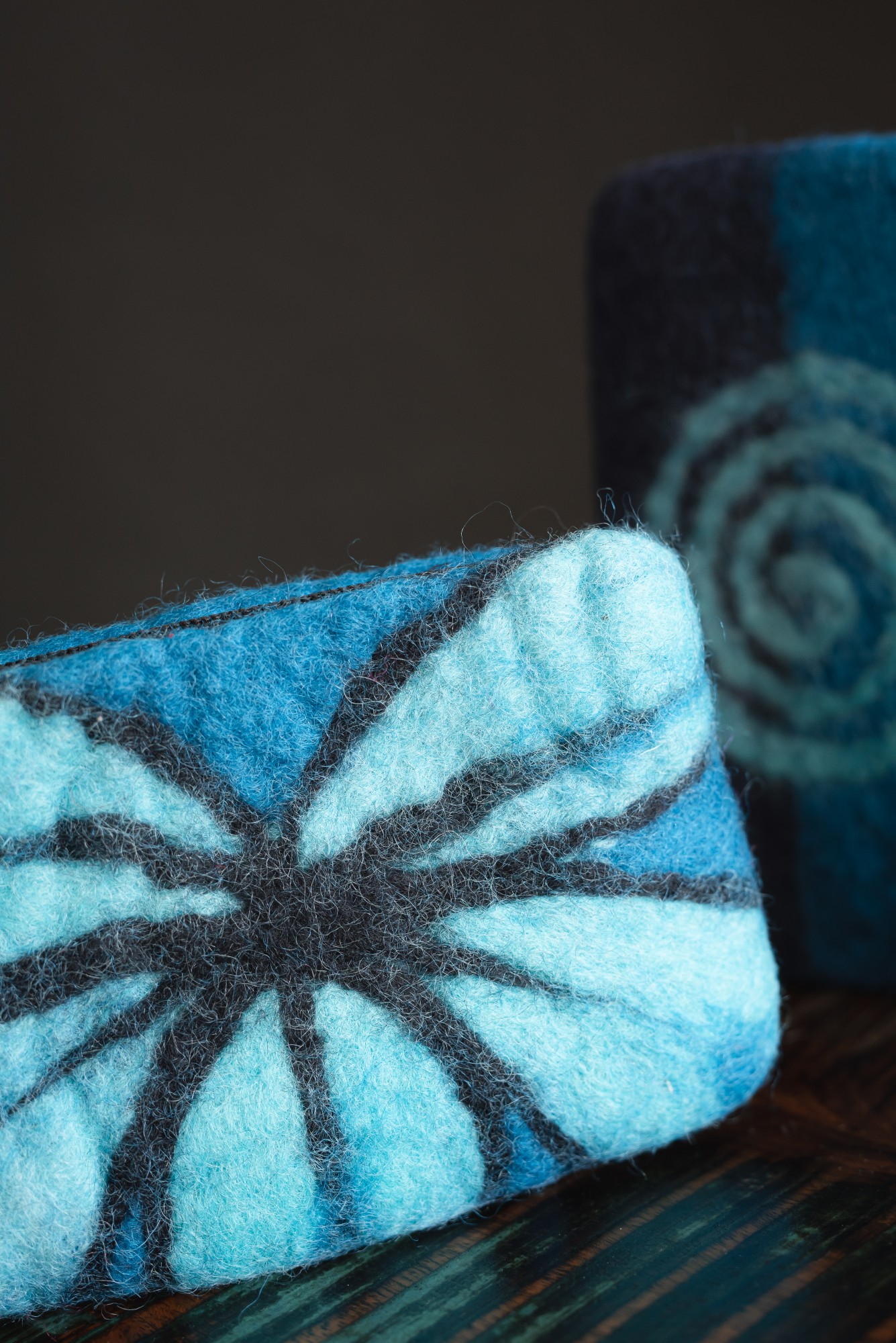 Filz-Etui 'Blüte', blau, B 16 cm, H 10 cm günstig bestellen