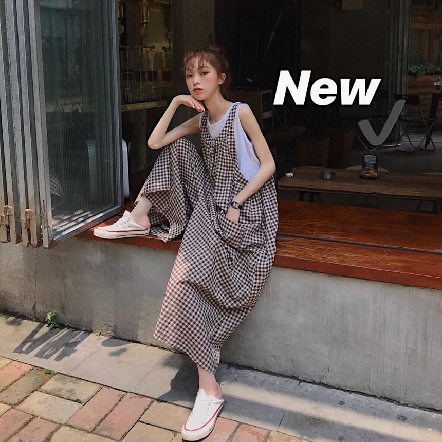 INEN - Mouwloze geruite jumpsuit met wijde pijpen