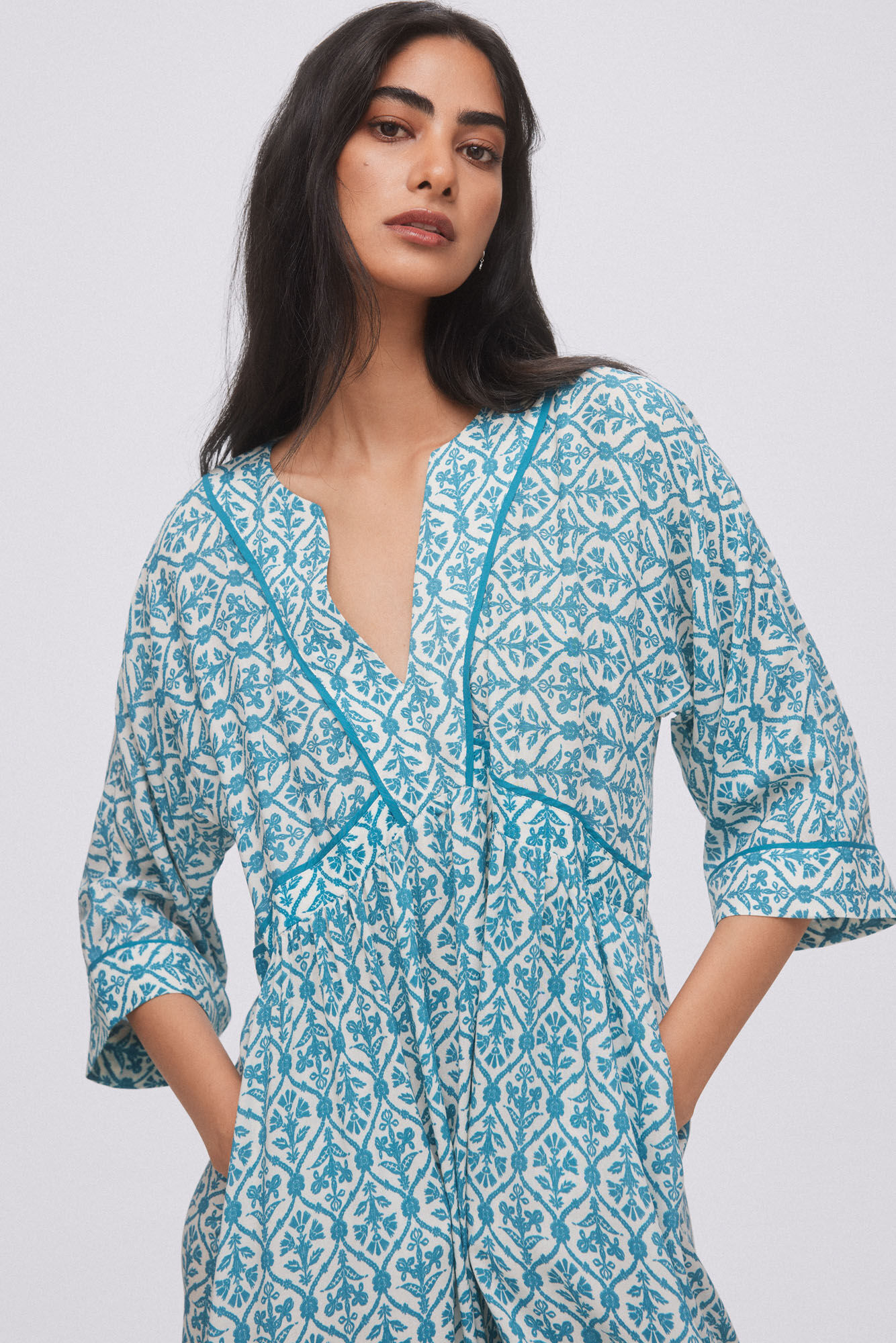 Vestido túnica com estampa geométrica. - Turquesa