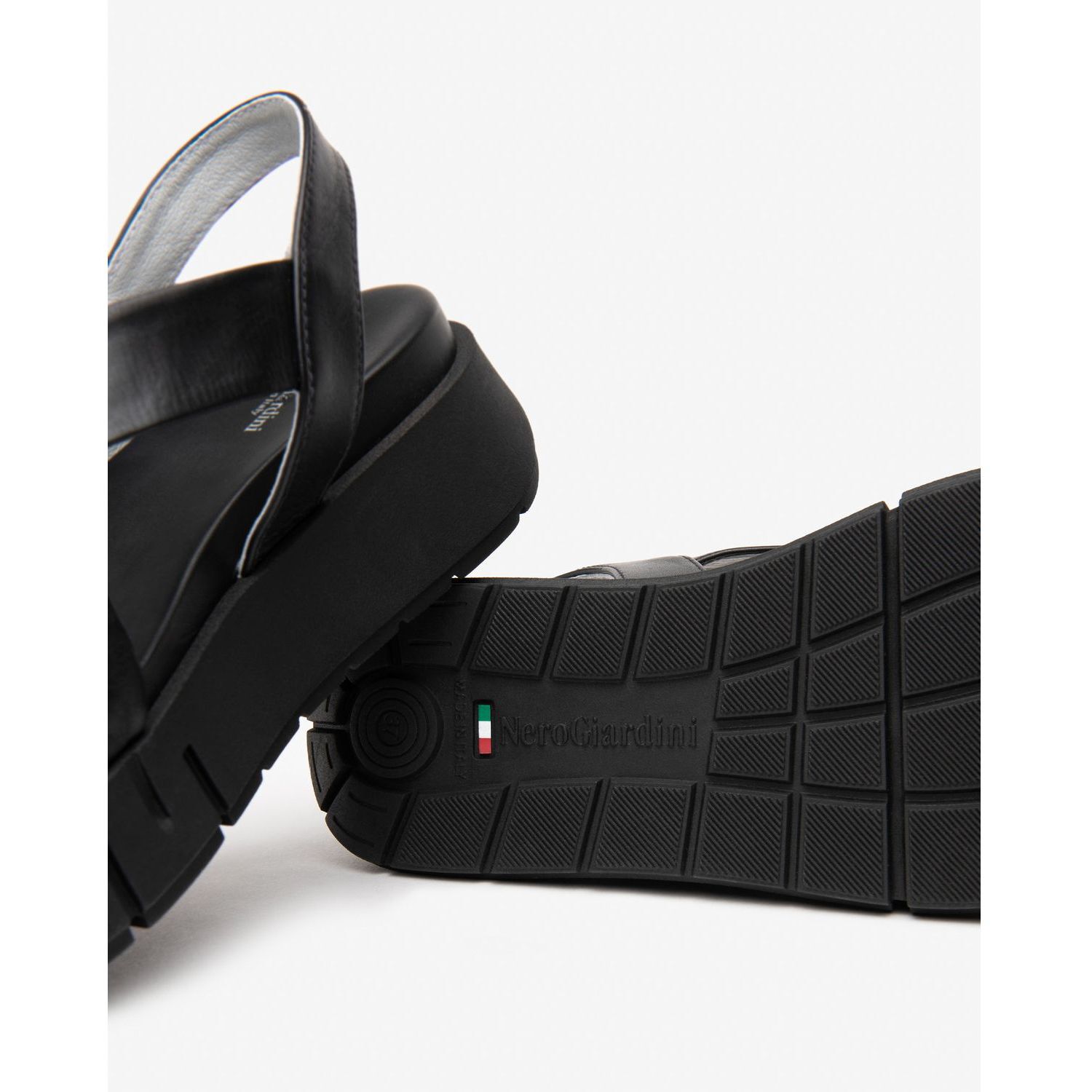 NeroGiardiniE513696D