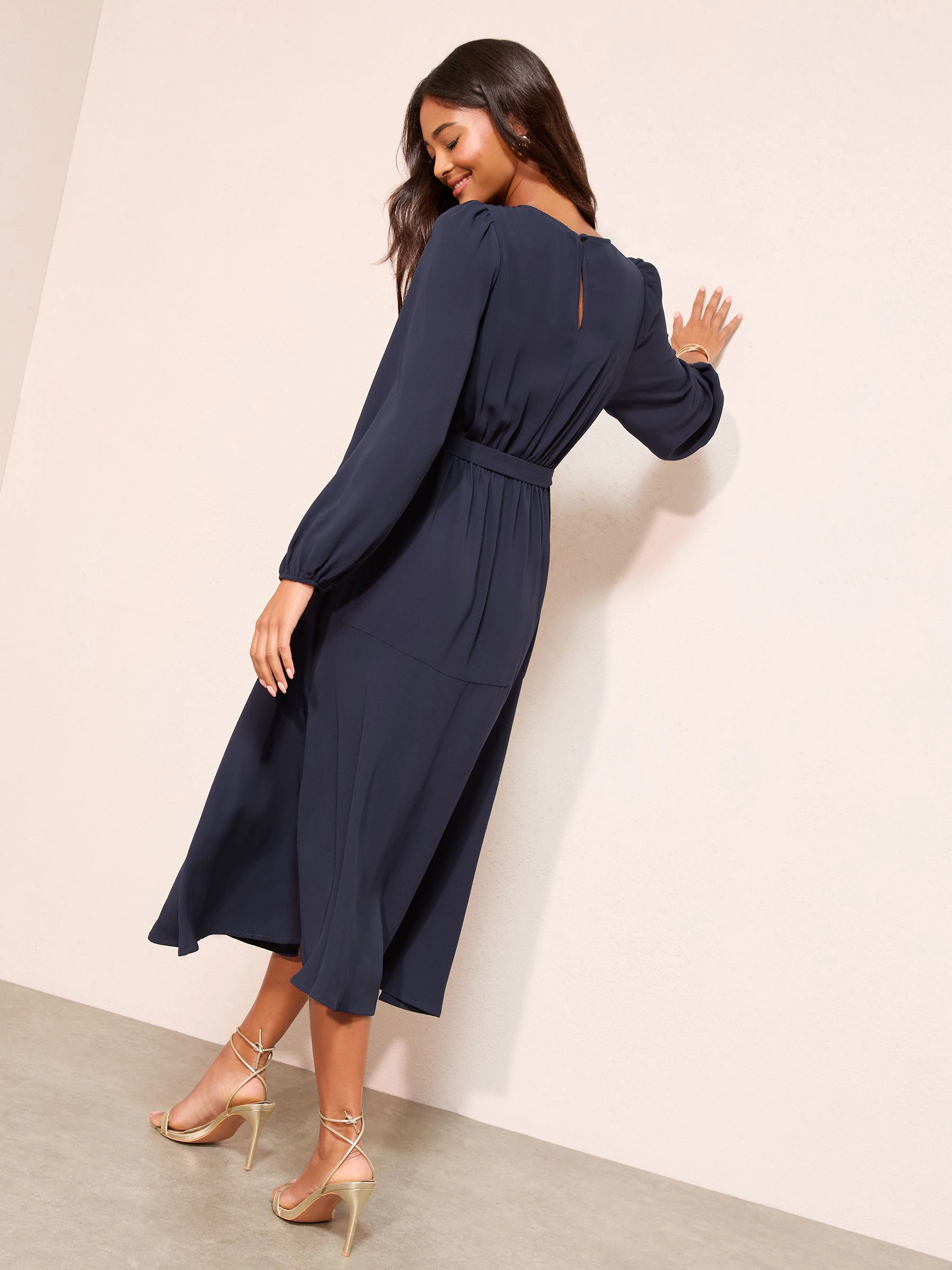 Marineblauw - Friends Like These Long Twist Sleeve Scoop Neck Belted Midi Dress