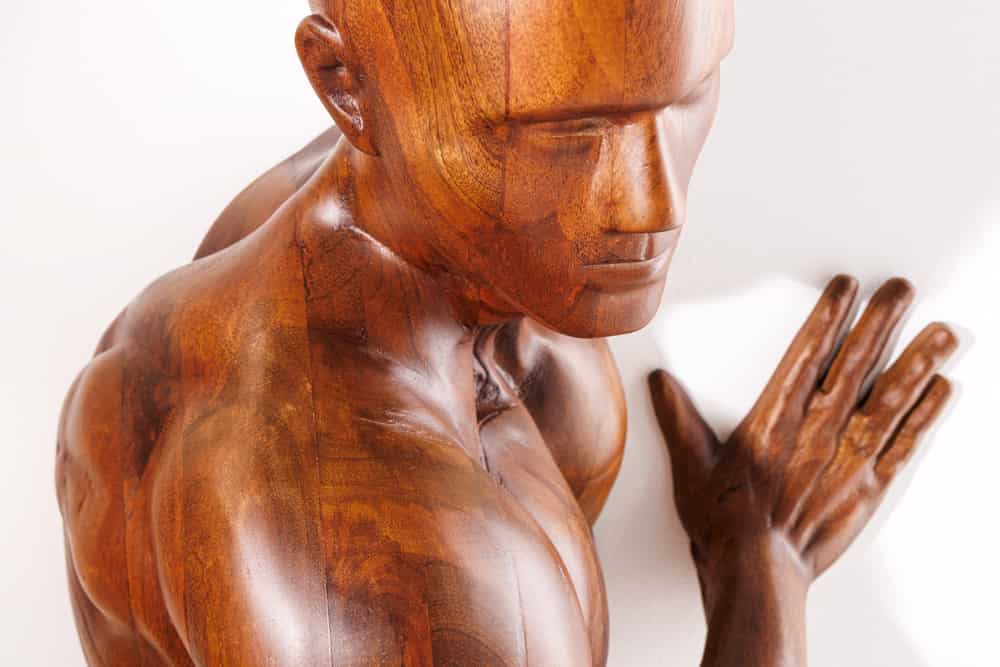 Massive Wandskulptur SOUL 60cm braun Mangoholz Wanddeko Athleten-Figur