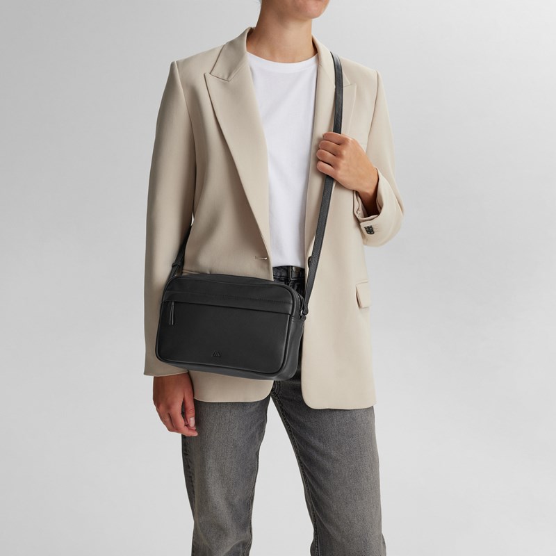 Markberg<br>Crossbody Cave