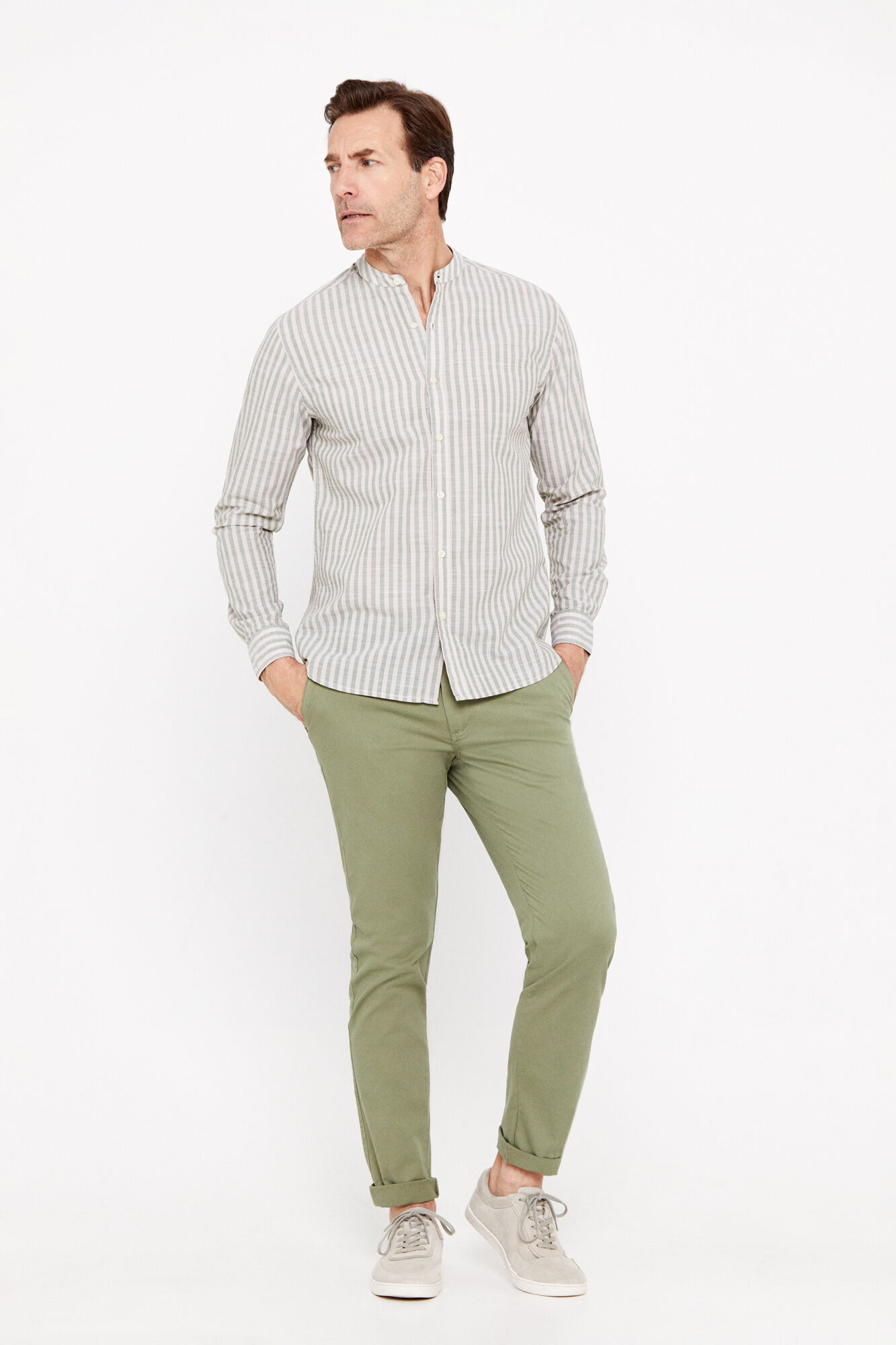 Camisa de malha texturizada listrada com gola mandarim - Cáqui